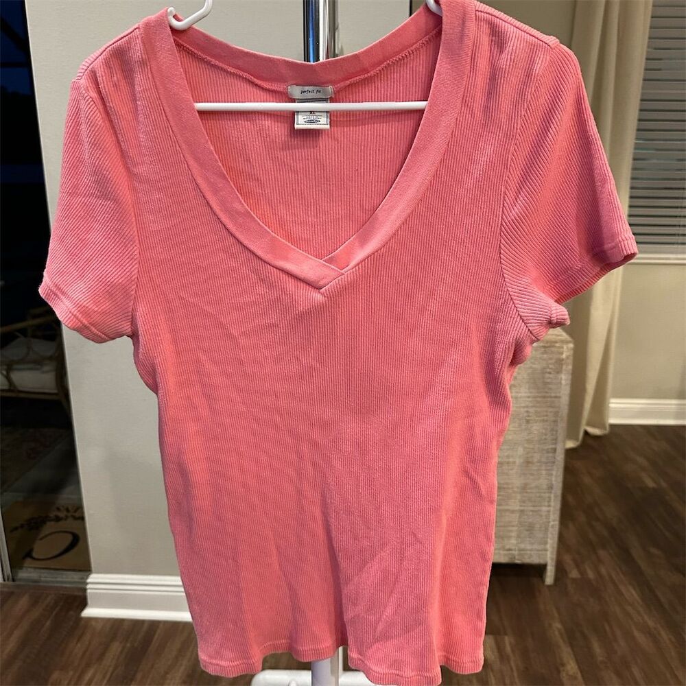 Old Navy Women's XL Coral Pink V-Neck Short Sleeve T-Shirt Casual EUC